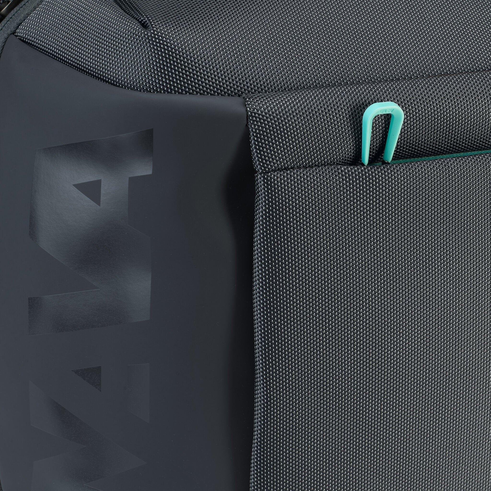 CROSS BORSA WEEKENDER CON DUE MANICI E TRACOLLA AMOVIBILE ASPHALT/MINT