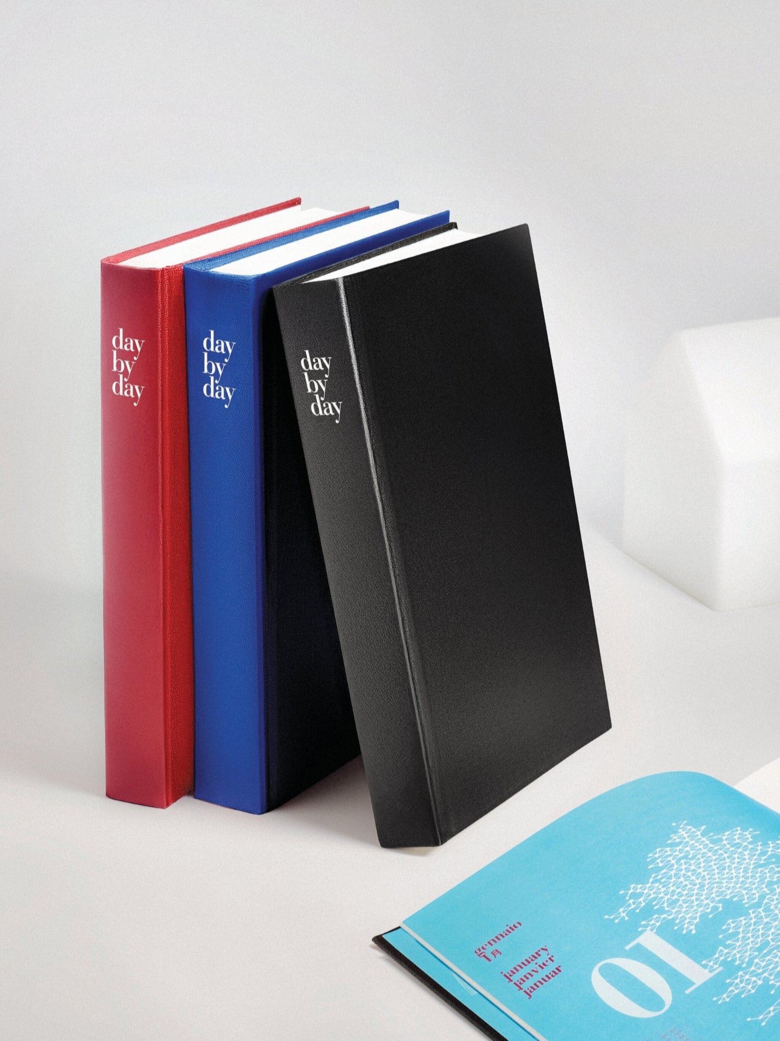 DAY BY DAY AGENDA GIORNALIERA DAY BY DAY BLU