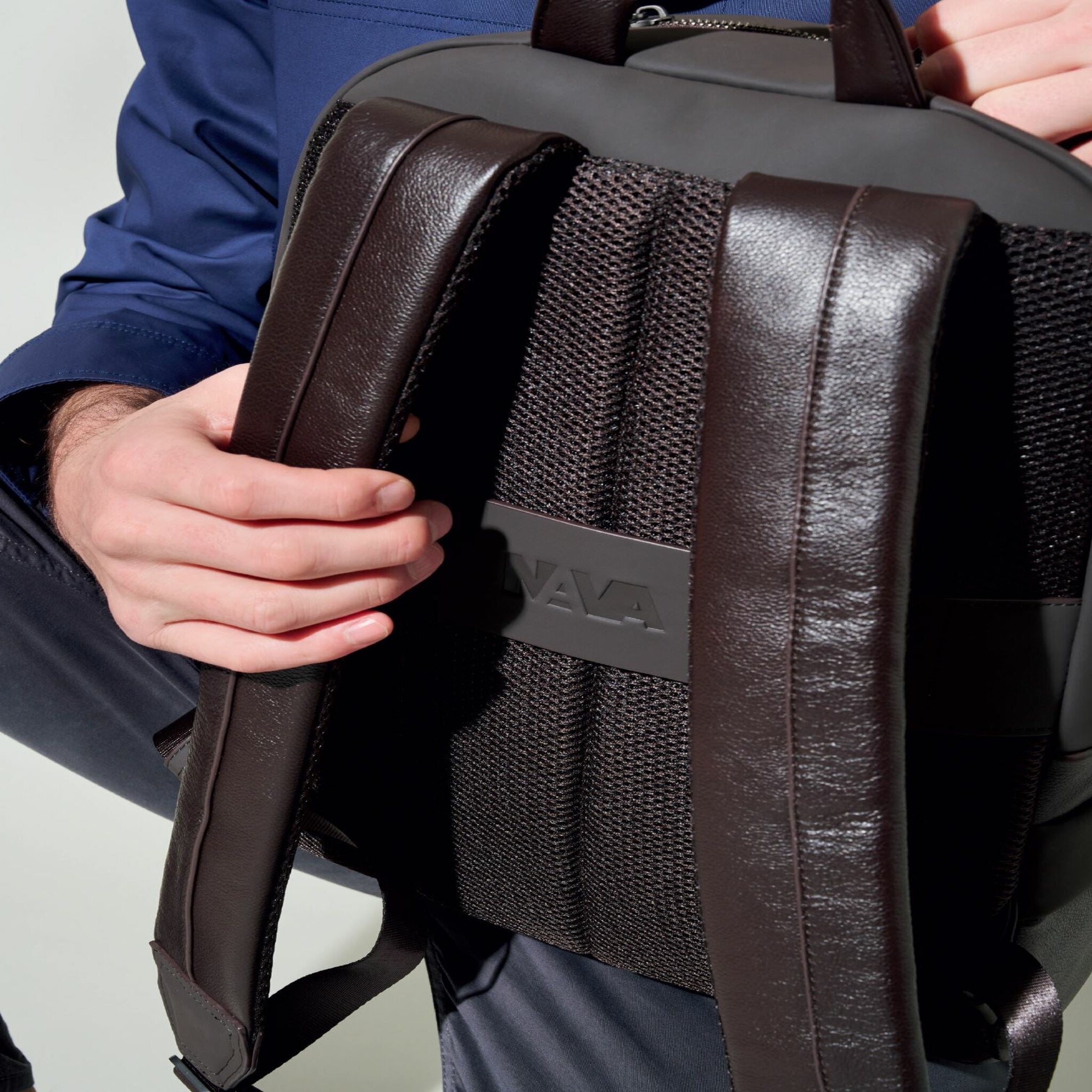 EASY ADVANCE LEATHER ZAINO ORGANIZZATO PORTA COMPUTER 1 COMPARTO COFFEE