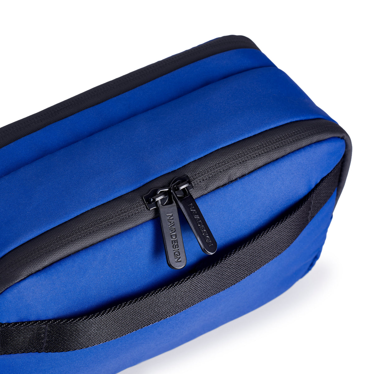 Pouch travel NAVA Explorer in poliestere blue electric con trattamento antipioggia