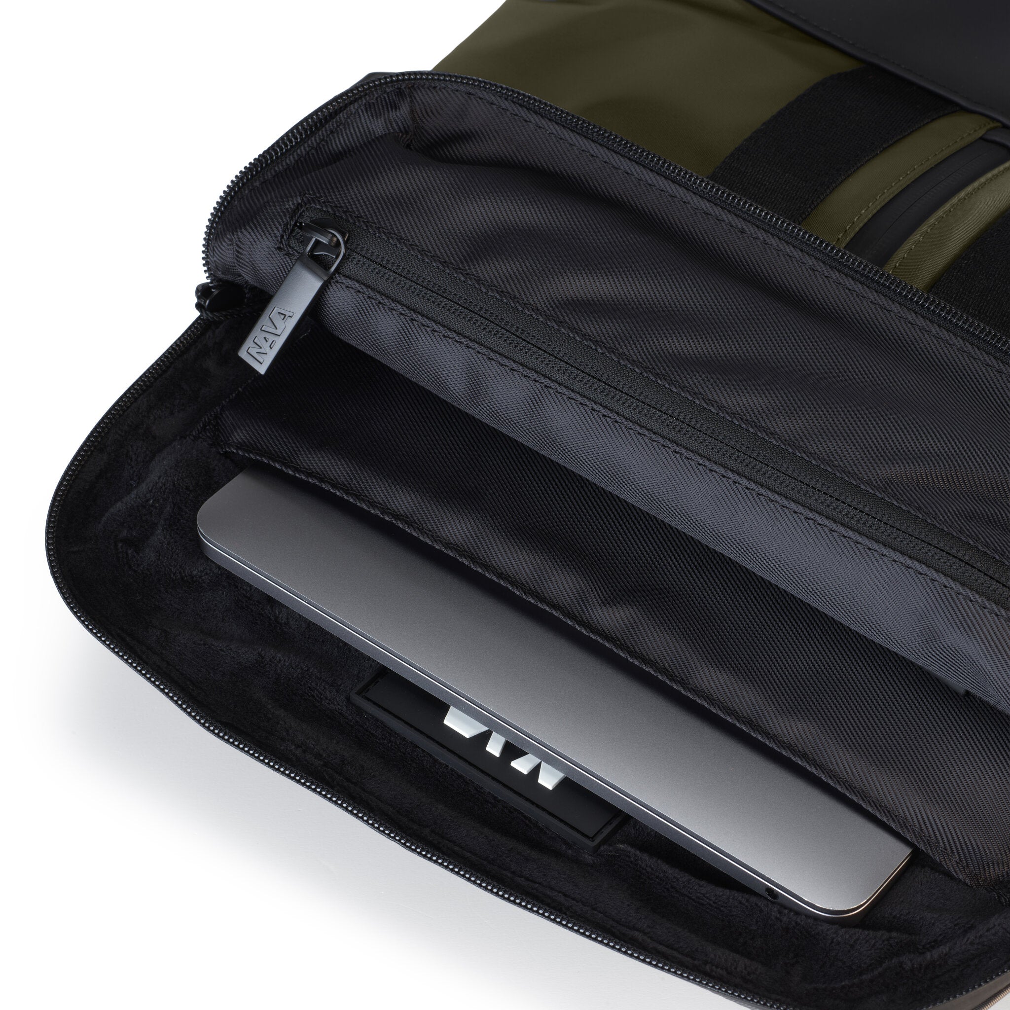 UNIFORM ZAINO SMALL PORTA PC CHIUSO CON PATELLA NERO/OLIVA