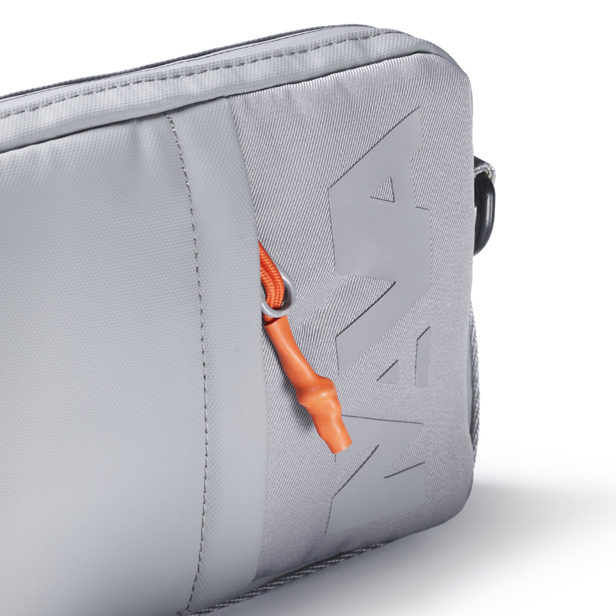 BEAT POUCH CON TASCA FRONTALE VERTICALE E TRACOLLA GRIGIO