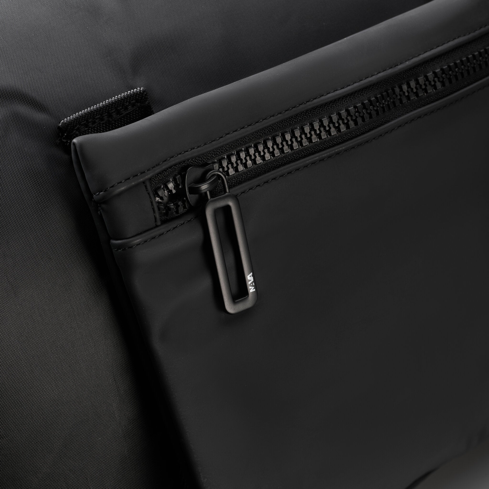 COMBO BORSA TOTE CON DUE MANICI NERO