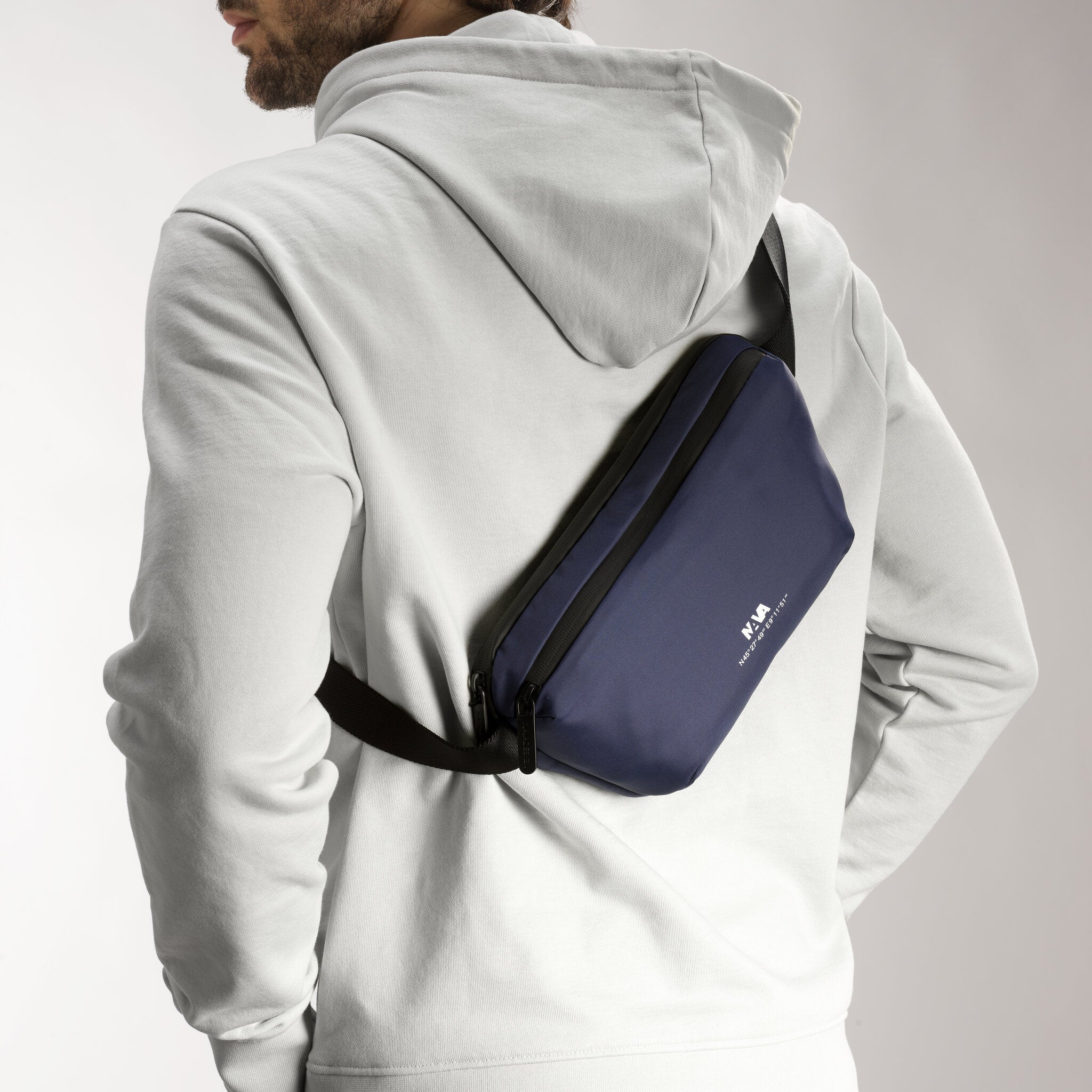 EXPLORER SLING BAG CON TASCA FRONTALE E TASCA POSTERIORE DI SICUREZZA BLU ATLANTIC