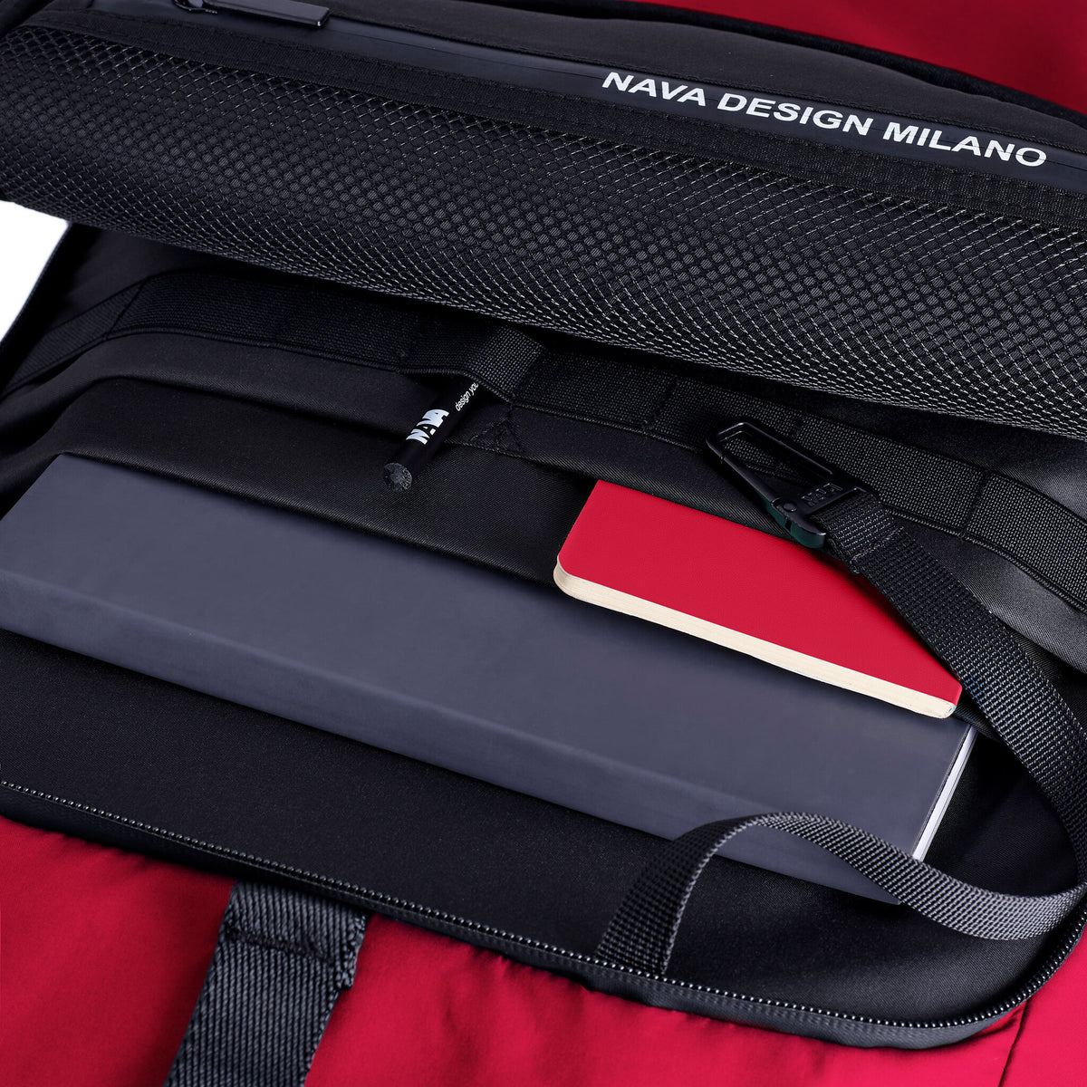 EXPLORER ZAINO ROLLTOP 1 COMPARTO CON TASCHE E FIBBIE DI SICUREZZA CHERRY RED