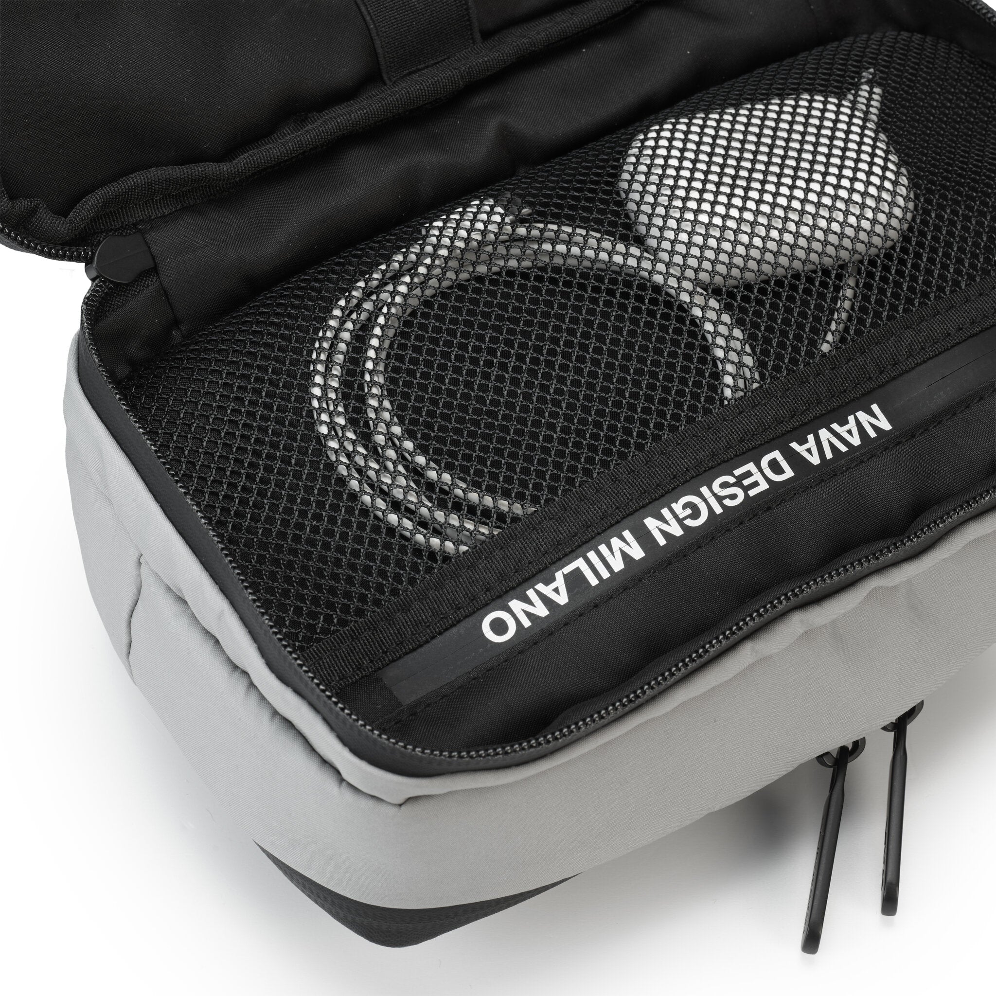 EXPLORER POUCH DA VIAGGIO CON 2 TASCHE E MANIGLIA DI TRASPORTO GRIGIO CHIARO