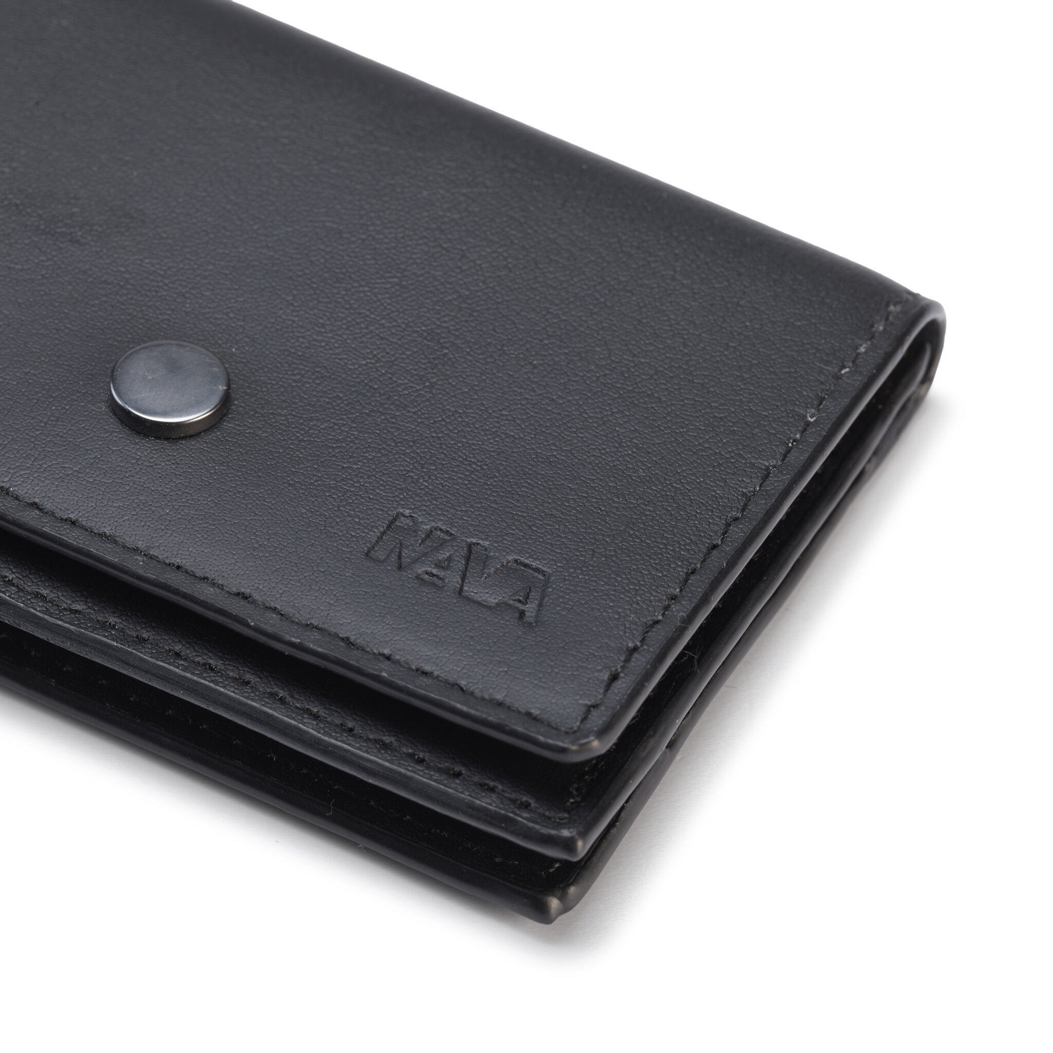 METRIC PORTA CARTE DI CREDITO IN PELLE CON PATELLA E BOTTONE, 6 CC E SCHERMATURA RFID NERO