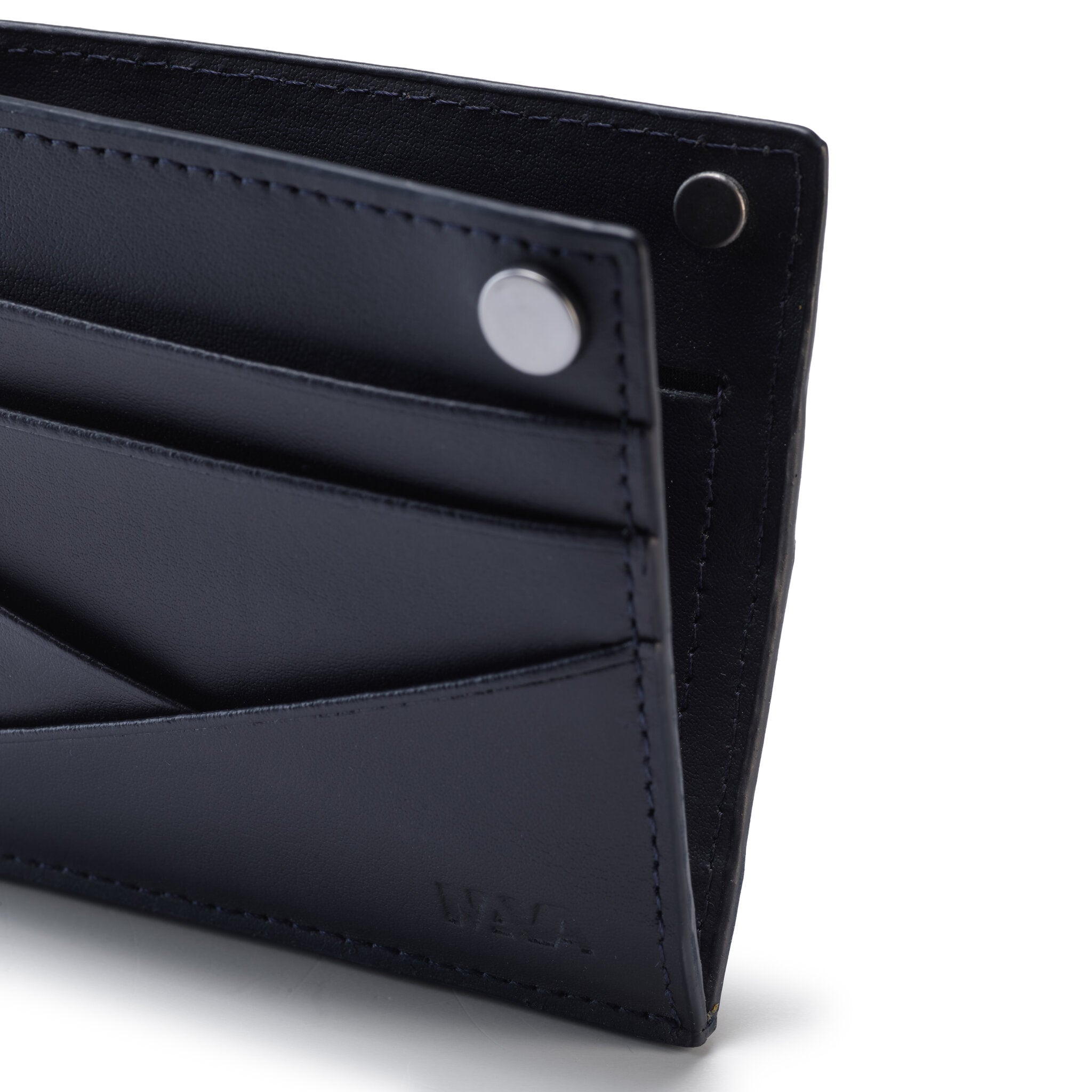 METRIC PORTA CARTE DI CREDITO IN PELLE CHIUSO CON BOTTONE, 7 CC E SCHERMATURA RFID BLU