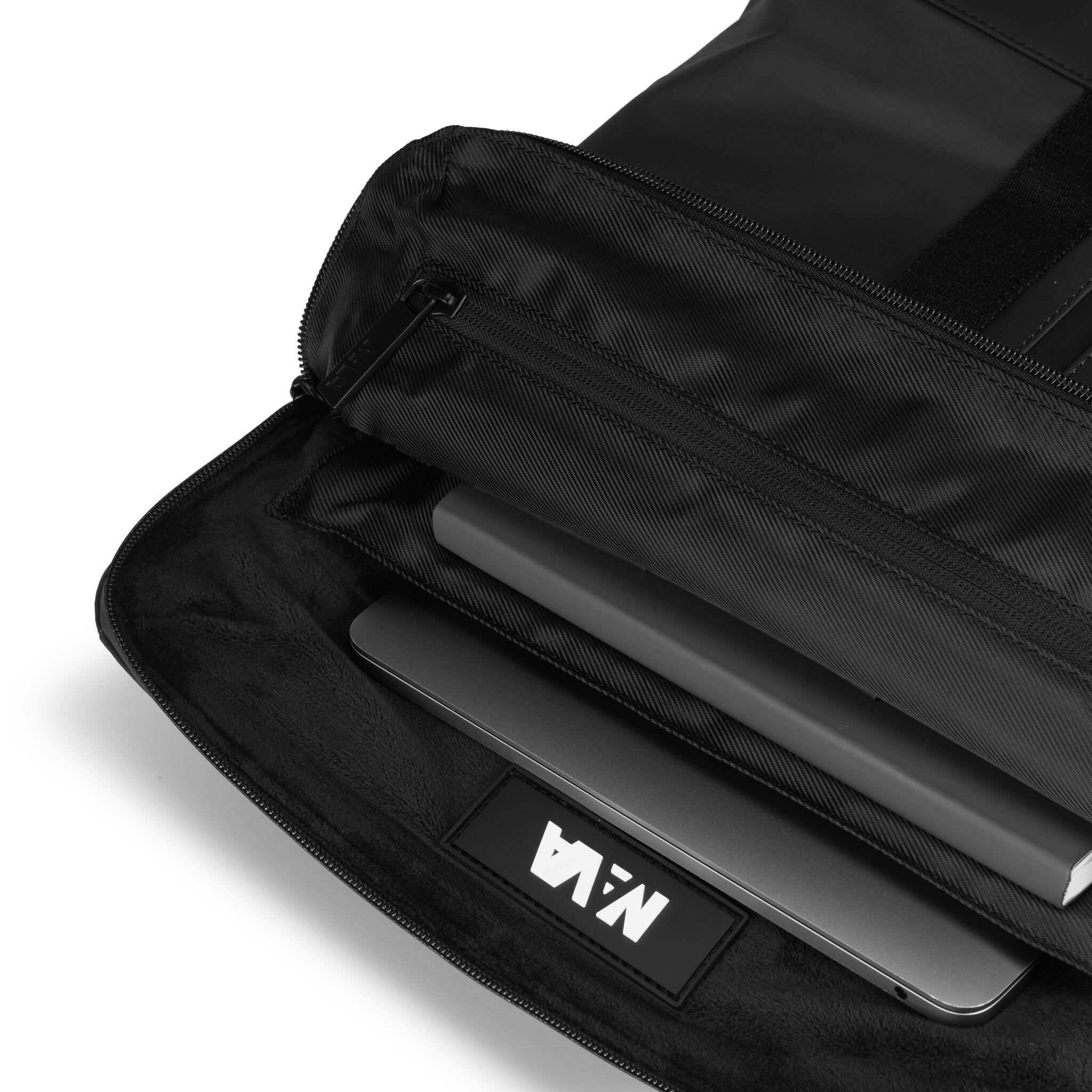 UNIFORM ZAINO ORGANIZZATO PORTA PC CHIUSO CON PATELLA NERO