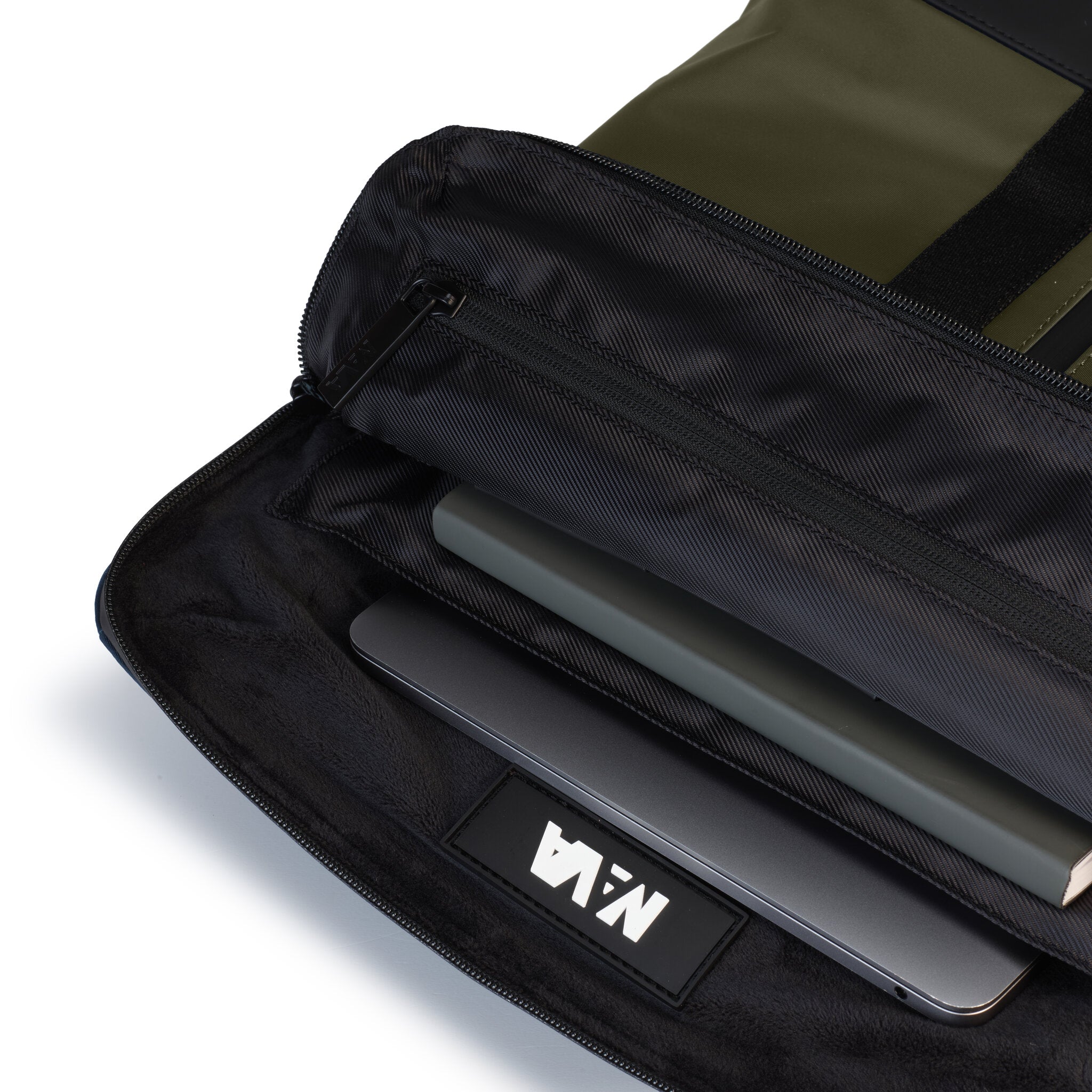 UNIFORM ZAINO ORGANIZZATO PORTA PC CHIUSO CON PATELLA NERO/OLIVA