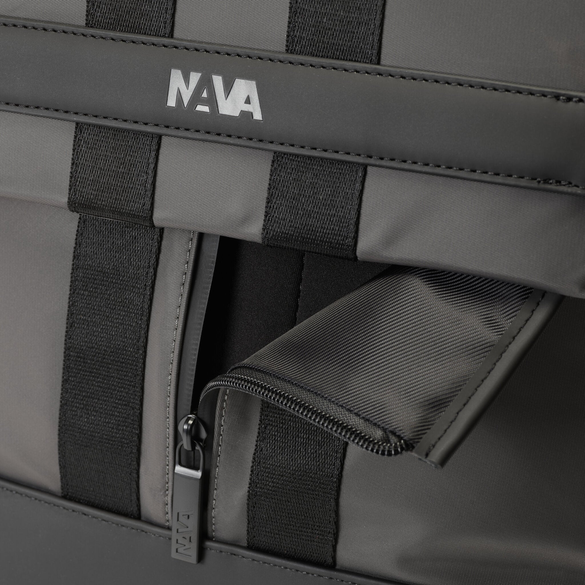 UNIFORM ZAINO SMALL PORTA PC CHIUSO CON PATELLA NERO/GREY STORM