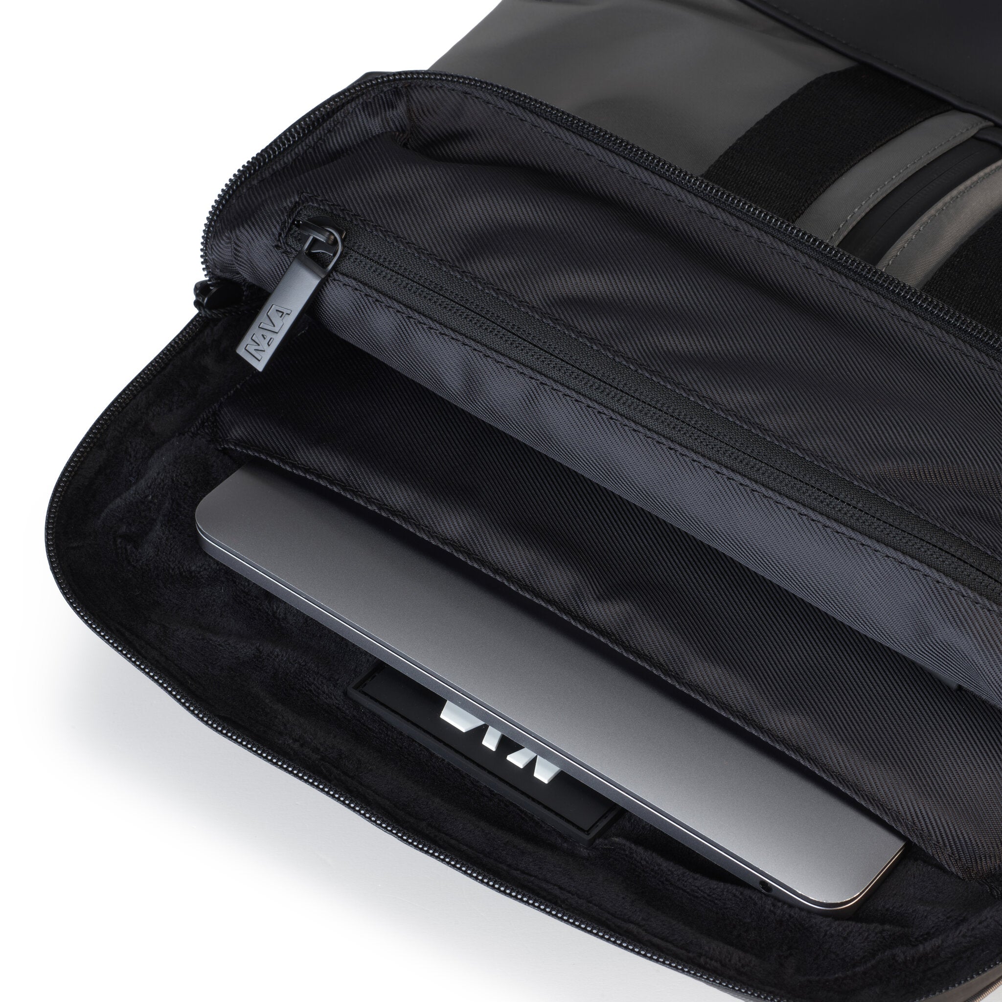 UNIFORM ZAINO SMALL PORTA PC CHIUSO CON PATELLA NERO/GREY STORM